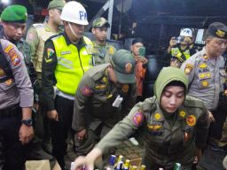 Operasi Gabungan Pekat Semeru Ratusan Botol Miras Disita