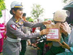 Ramadan 1445 H, Polres Bangkalan dan Bhayangkari Berbagi Kebaikan 