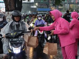 Polres Batu dan Bhayangkari Sebar Kebaikan di Bulan Ramadan 