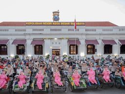 Ramadan 1445 H, Kapolrestabes Surabaya Buka Bersama Ratusan Abang Becak