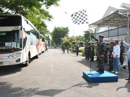 Lepas Mudik Gratis Keluarga Besar Kodiklatal, Ini Pesan Letjen TNI Marinir Nur Alamsyah 