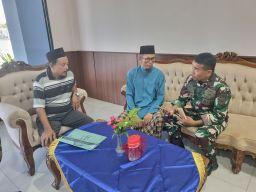 Dansatdik - 1 Kodiklatal Serahkan Zakat Fitrah ke Tiga Amil Zakat 