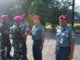 Danpuslatmar Kodiklatal Pimpin Upacara Kenaikan Pangkat Tiga Personel