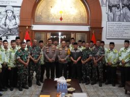17 Anggota TNI-POLRI dan Masyarakat Berangkat Umroh Gratis 