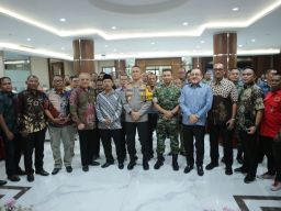 Halal Bihalal dengan Buruh, Kapolda Jatim Sampaikan Pesan Begini 