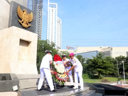 Dankodiklatal Ziarah ke TMP 10 Nopember Surabaya