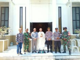 Kenaikan Isa Al-Masih, Babinsa Kamal Lakukan Pengamanan Ibadah 