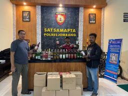 Ratusan Botol Miras Berbagai Merk Disita