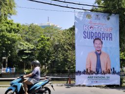 Pasang Baliho di Sejumlah Titik, Ikhtiyar Fathoni Songsong Pilwali Surabaya