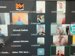 Puluhan Wartawan Jatim dan Banten Ikuti Pelatihan Pra UKW via Zoom Meeting 
