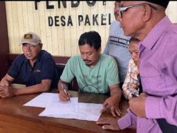 Polresta Banyuwangi dan PT Bumisari Bagikan Tali Asih untuk Warga Pakel