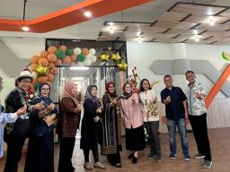 Rektor dan YPCU Unitomo Resmikan Ruang Kuliah Baru Fakultas Ilmu Komunikasi 