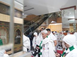 Kakanwil Kemenag Bali Lepas Kloter 71 di Asrama Haji Embarkasi Surabaya