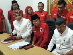 Pilkada 2024, Eri - Armuji Resmi Mendaftar Sebagai Calon Walikota dan Wakil Walikota Surabaya 