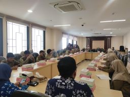 Siswa SMP Muhammadiyah III Surabaya Studi Komparatif ke Komisi B 