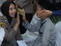 Sambut Hari Bhayangkara ke-78, Polwan Polres Mojokerto Gelar Bakti Kesehatan
