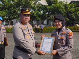 Berprestasi Internasional Bripda Gaby Dapat Penghargaan 