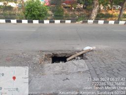 Tutup Saluran Rusak, Pengguna Jalan Tanah Merah Utara Merasa Was-was 