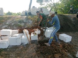 Gotong Royong Bersama Warga Bangun Lumbung Padi