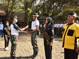 Tanam Mangrove Serentak Lestarikan Alam di Pantai Banyuwangi