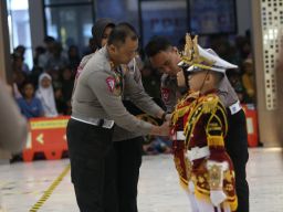 Finalis Lomba Polisi Cilik Wakapolda Jatim Serahkan Tiga Trophy