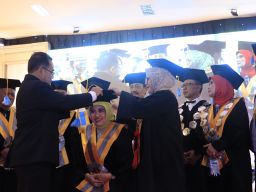 Unitomo Kukuhkan Sri Utami Ady Guru Besar Fakultas Ekonomi dan Bisnis