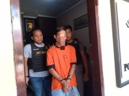 Gegara Jasa Semir Rambut Naik, Pengamen Bacok Pemilik Salon 