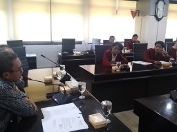 Sikapi Kejanggalan Retribusi Kebersihan, BEM Unipra Audensi dengan PDAM Surya Sembada 