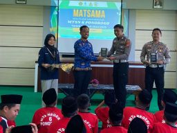 Polisi Edukasi Pelajar Tertib Berlalulintas