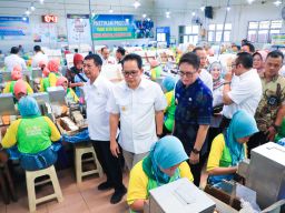 393 Buruh Pabrik Rokok di Bojonegoro Terima BLT DBHCHT dari Pj. Gubernur Jatim