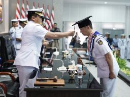Laksda TNI Sisyani Jaffar Hadiri Tupdik dan Wisuda 122 Sarjana STTAL