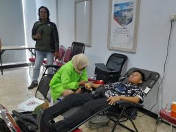 Anniversary Pertama, AKM Optimis Yess Agency Gelar Donor Darah, Bagikan 100 Paket Sembako
