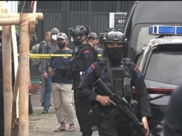 Densus 88 Dibantu Polda Jatim Olah TKP Rumah Terduga Teroris
