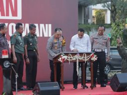 Kapolrestabes Surabaya dan Walikota Eri Resmikan Monumen Knalpot di Jalan Ahmad Yani