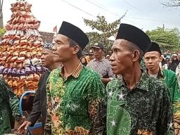 Sambut Bulan Muharram dan HUT RI KE-79 Desa Bojongnangka Gelar Pawai Gunungan Sayuran