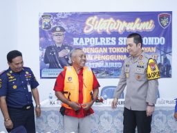 Bantuan Life Jacket untuk Keselamatan Nelayan Saat Melaut