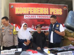 Kakek Korban Curas Terima Bantuan dari Polisi