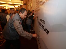 Polda Jawa Timur Bersama Netizen Deklarasi Pilkada Serentak 2024 Aman dan Damai 