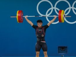 Lifter Indonesia Rizky Juniansyah Raih Emas Pertama Angkat Besi Di Olimpiade Paris 2024