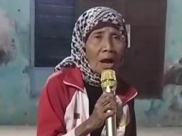 Semangat Nenek Casmiyati Lantunkan Lagu Kebangsaan Dalam Lomba HUT RI ke-79
