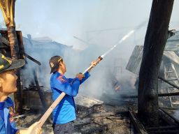 Kompor Masih Menyala Ditinggal Pergi, Rumah Ludes Dilalap Api