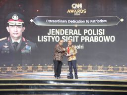 Kapolri Raih Penghargaan Extraordinary Dedication of Patriotism