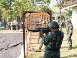 Korem Bhaskara Jaya Gelar Latihan Menembak Senjata Ringan Periodik