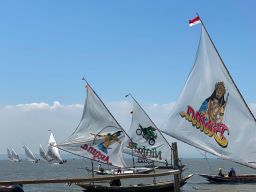 HUT Kemerdekaan RI ke-79, KUB Nelayan Sukolilo Baru Gelar Lomba Perahu Layar Tradisional