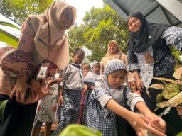 Educlean di Kampung Berseri Astra Bojongsari