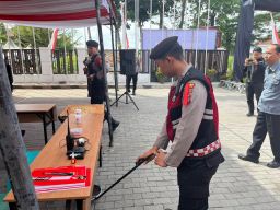 Tahapan Pilkada Serentak 2024 Polisi Sterilisasi Kantor KPU Kota Blitar