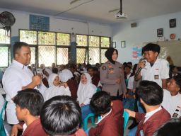 Polwan Edukasi Pelajar Wujudkan Generasi Muda Bermartabat