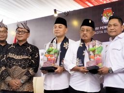 Dikawal Partai Koalisi, Erji Resmi Daftar Cawawali dan Cawawali Surabaya