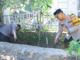 Gencarkan Beyond Trust, Polres Ngawi Revitalisasi Masjid Syuhada