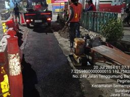 Eri Cahyadi dan Armuji Dapat Apresiasi dari Warga Atas Rehabilitasi Pipa PDAM